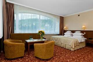 Отель Hotel Gołębiewski Karpacz Карпач Двухместный номер с 2 отдельными кроватями и видом на горы-4